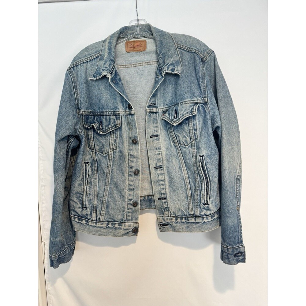 Vintage Levi’s Type III Trucker Jean Jacket. Size Light Wash Denim Size Size 46R